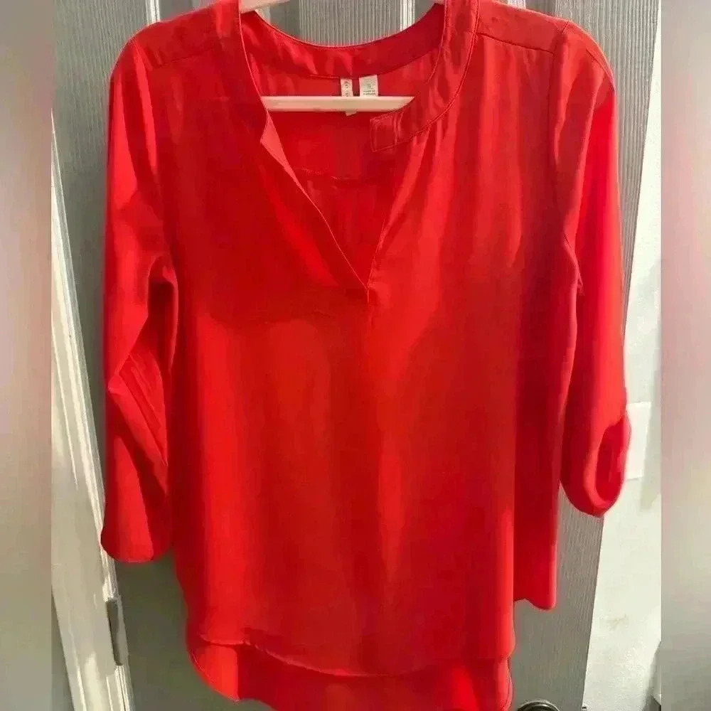 EST 1946 Women’s top 3/4 button roll up sleeves or wear them down Orange/red MED